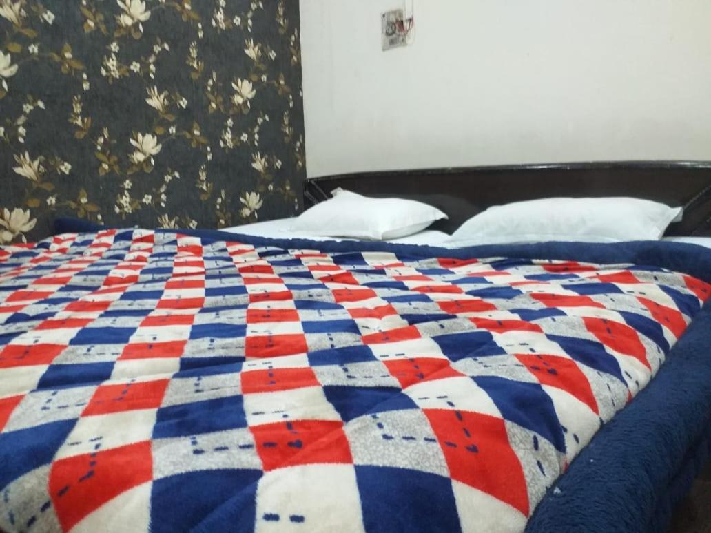 מטורה Abhiraj Guest House מראה חיצוני תמונה