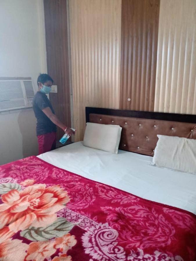 מטורה Abhiraj Guest House מראה חיצוני תמונה
