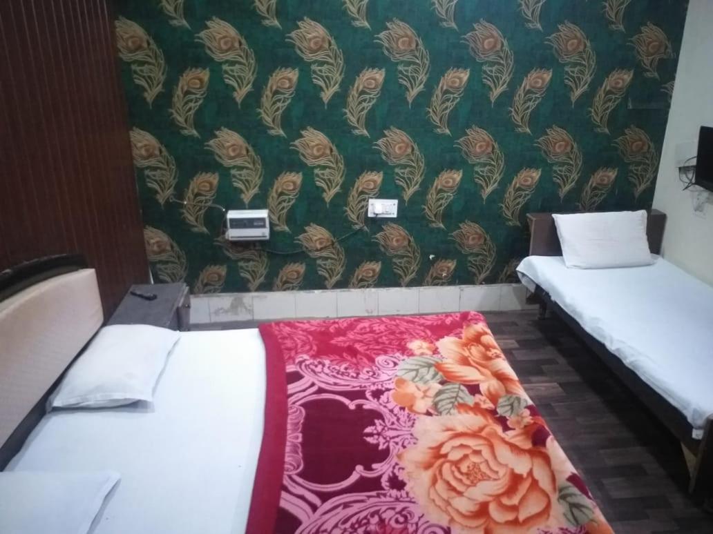 מטורה Abhiraj Guest House מראה חיצוני תמונה