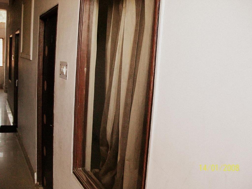 מטורה Abhiraj Guest House מראה חיצוני תמונה