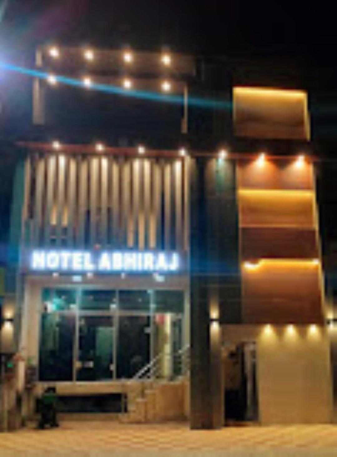 מטורה Abhiraj Guest House מראה חיצוני תמונה