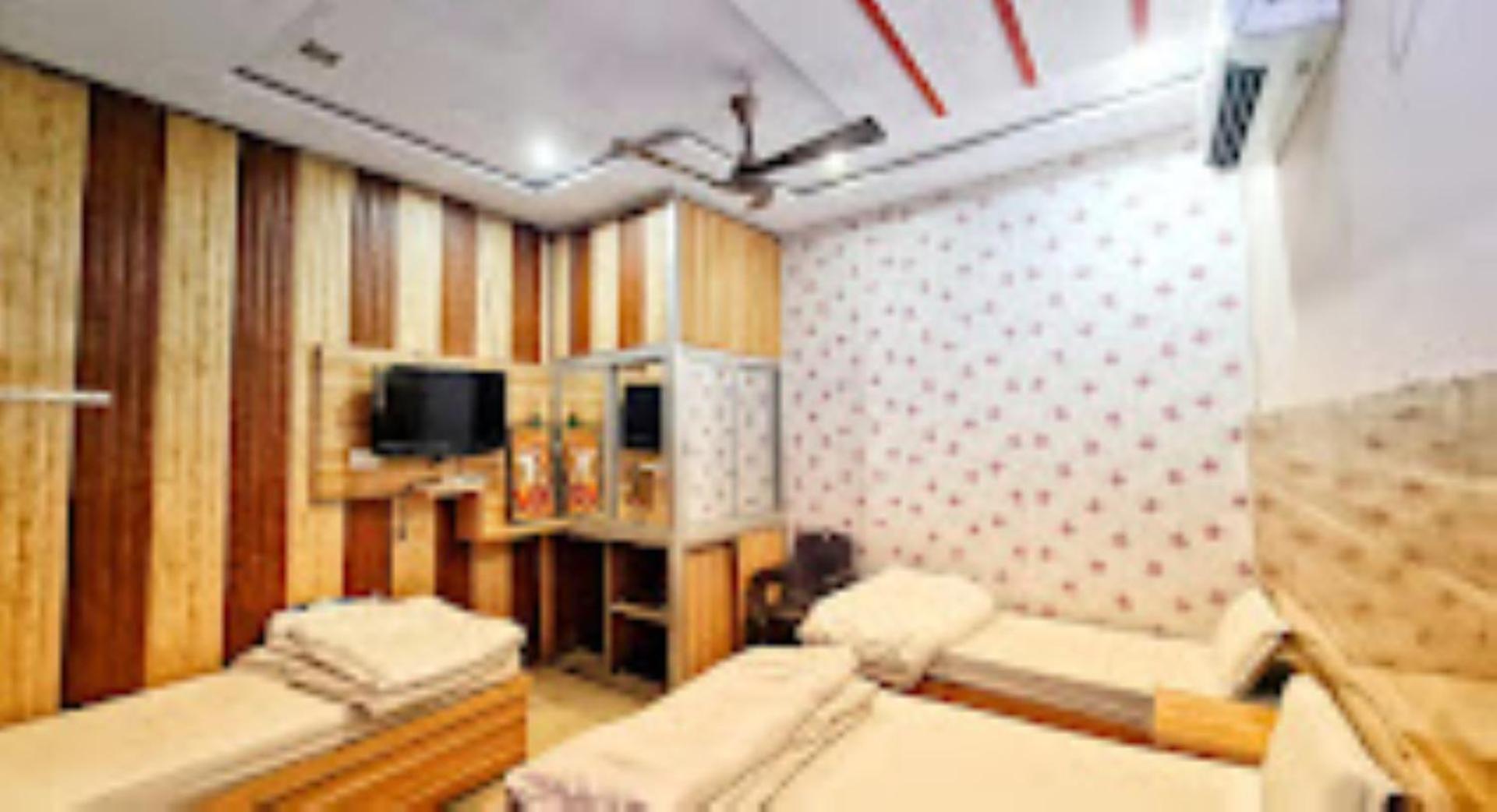 מטורה Abhiraj Guest House מראה חיצוני תמונה